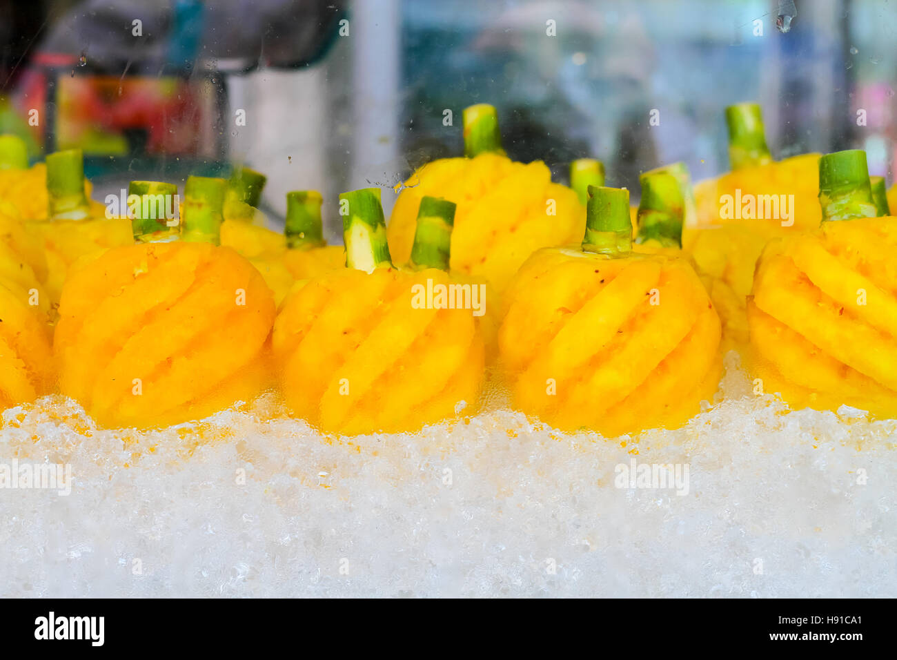 Phulae pineapple hi-res stock photography and images - Alamy