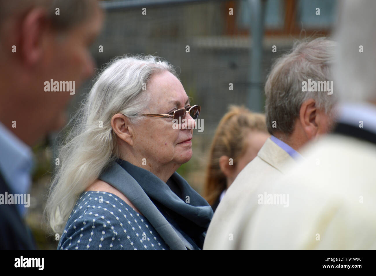Gillian Clarke, National Poet of Wales, attending the unveiling of a plaque on the former home of poet Alun Lewis in Aberdare Stock Photo