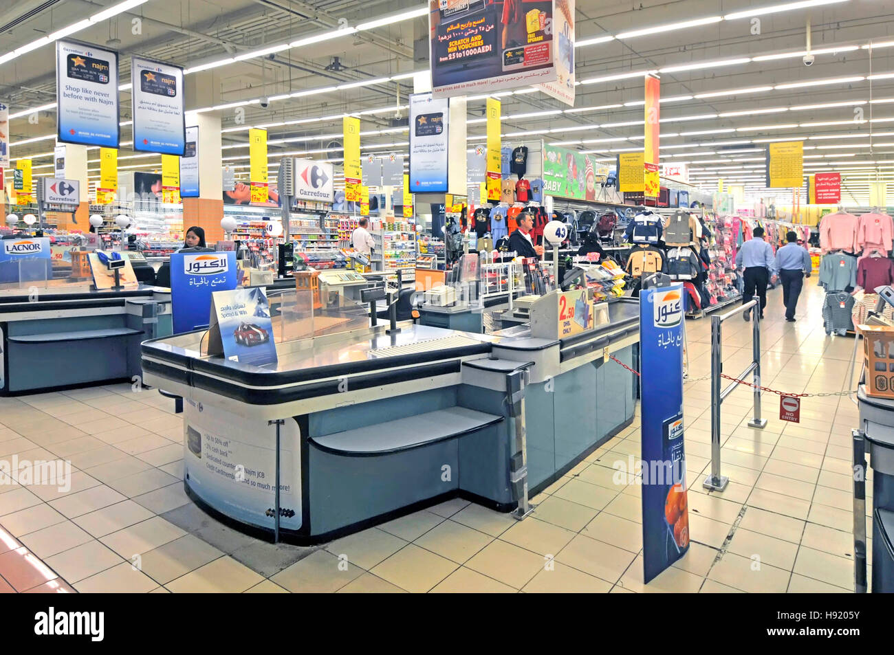 Checkout supermarket security hi-res stock photography and images - Alamy