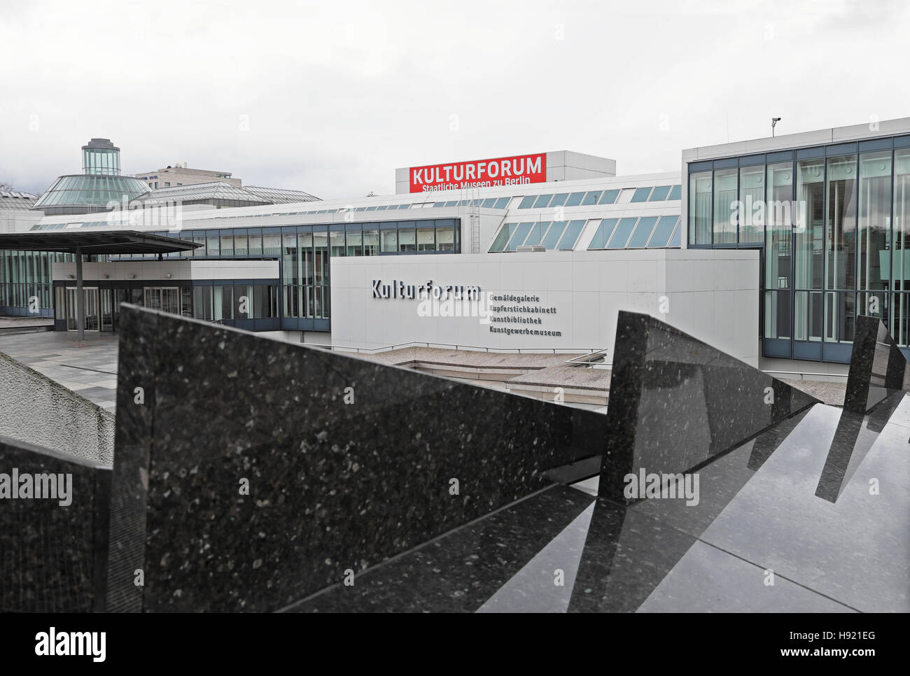 Kulturforum Staatiche Gemäldegalerie Museum Zu sign and buildings in Berlin, Germany  KATHY DEWITT Stock Photo