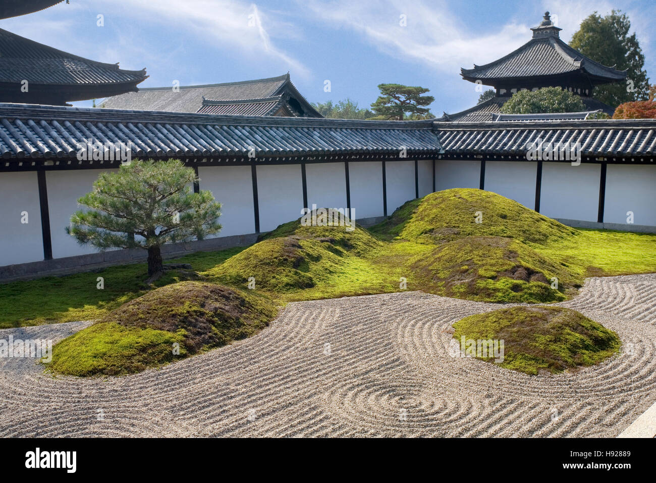 The Zen Garden at Tofuku ji Temple in Kyoto in Japan Stock Photo - Alamy
