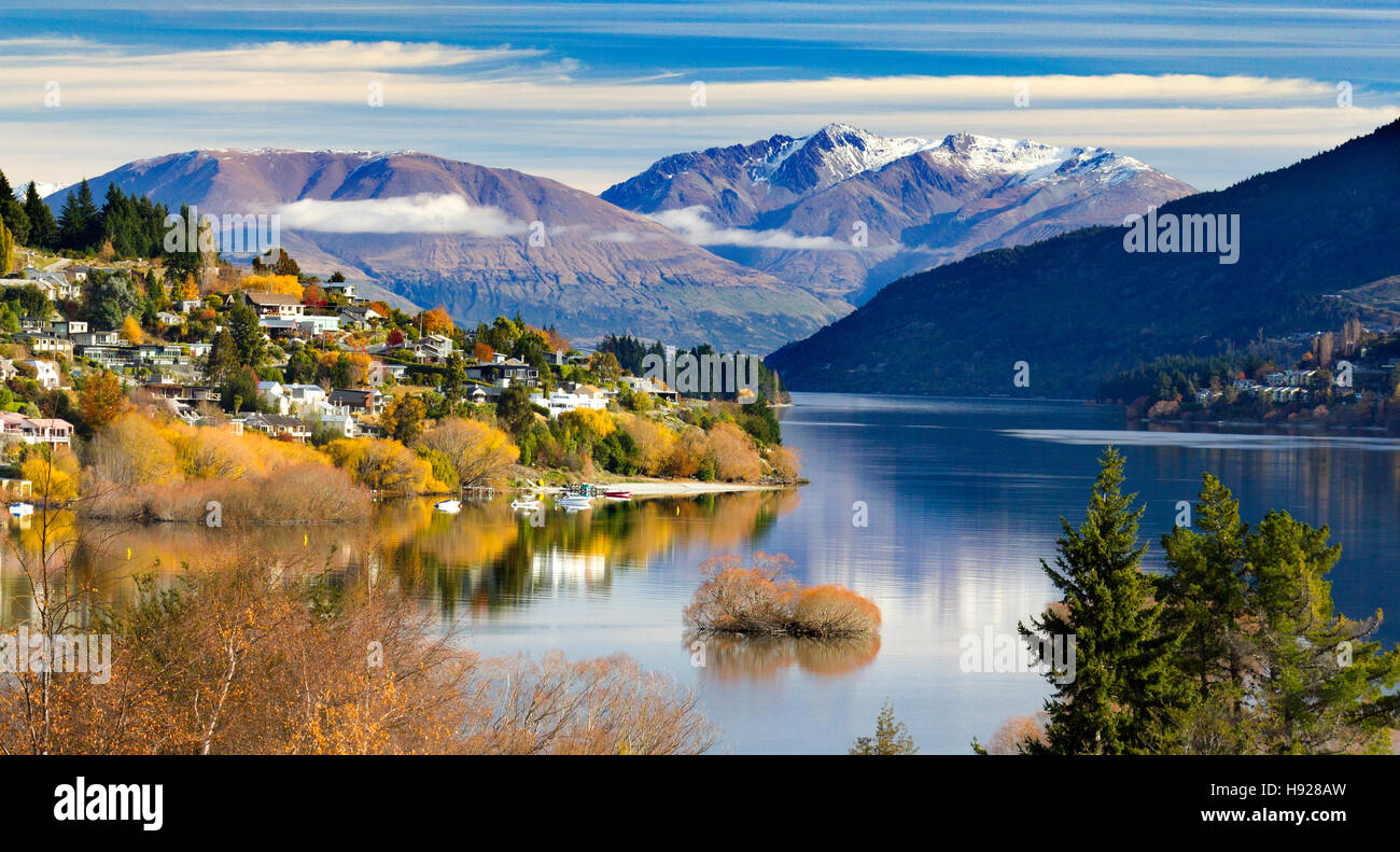 Queenstown in the Otago Province of New Zealand's South Island Stock ...