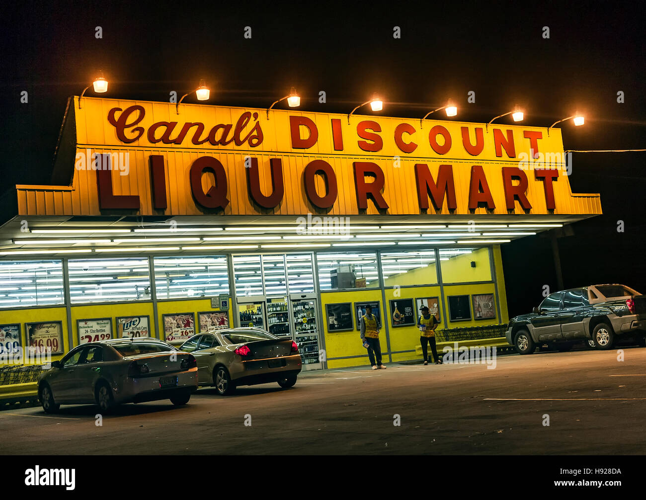 Discount liquor hi res stock photography and images Alamy
