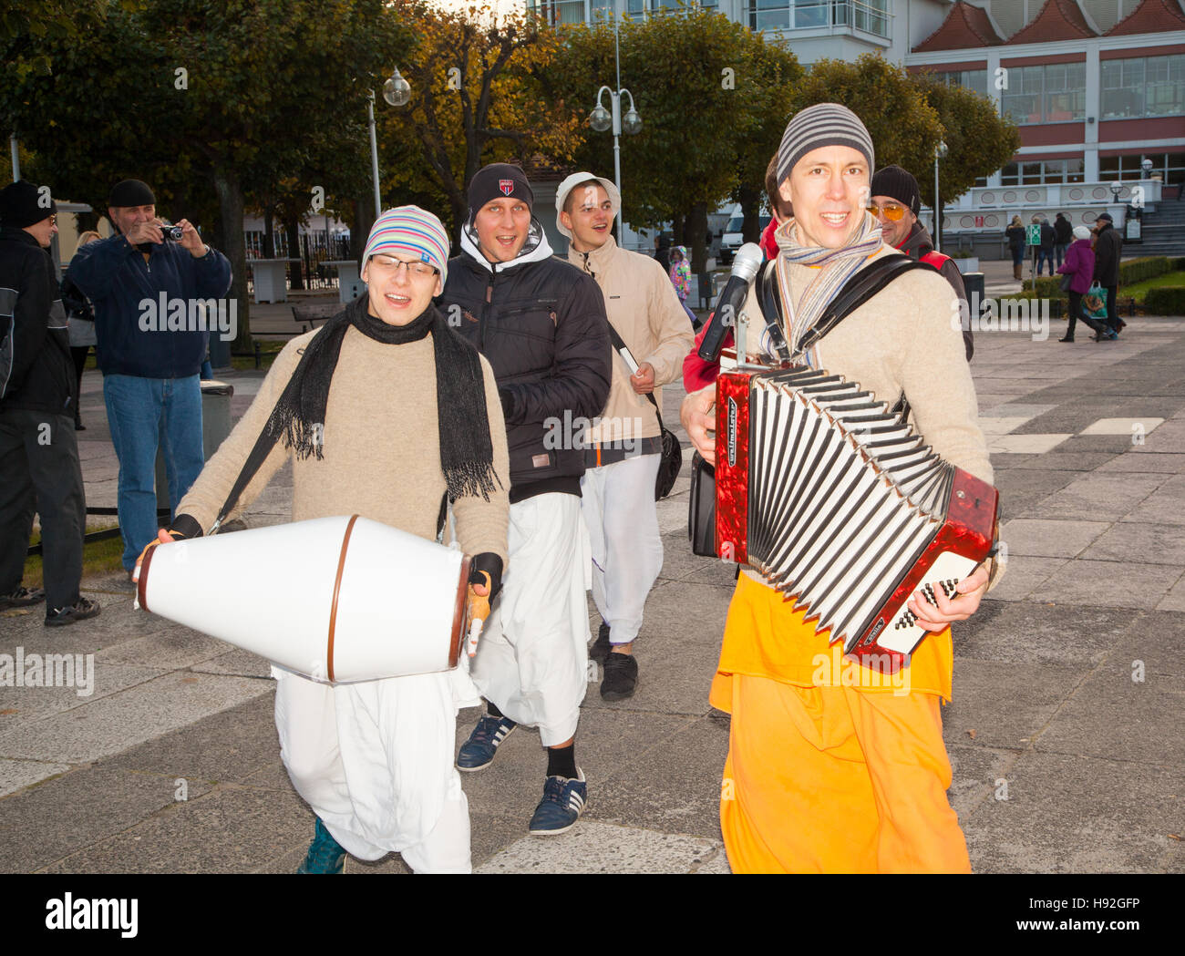 Hare krishna group hi-res stock photography and images - Alamy