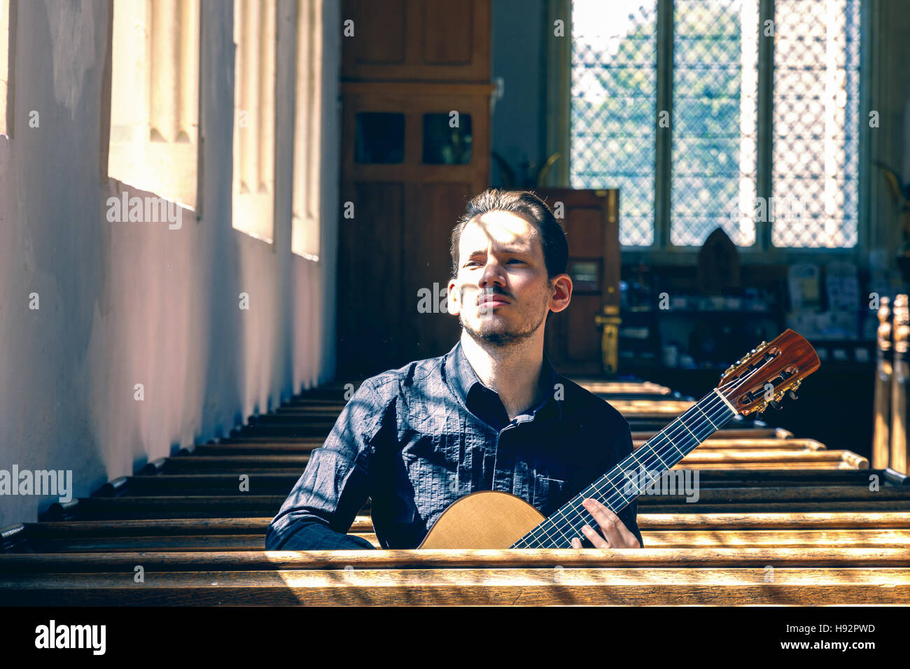 Classical guitarist hires stock photography and images Alamy