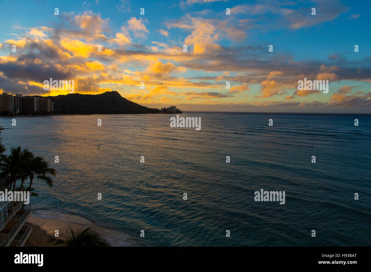 Diamond head and waikiki beach hi-res stock photography and images - Alamy