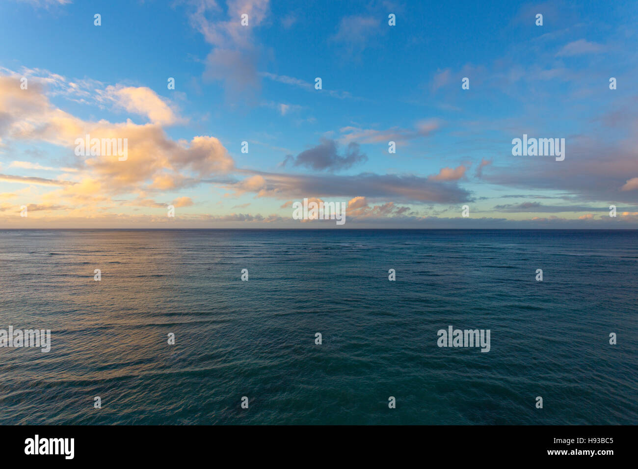 Hawaii ocean sunrise hi-res stock photography and images - Alamy