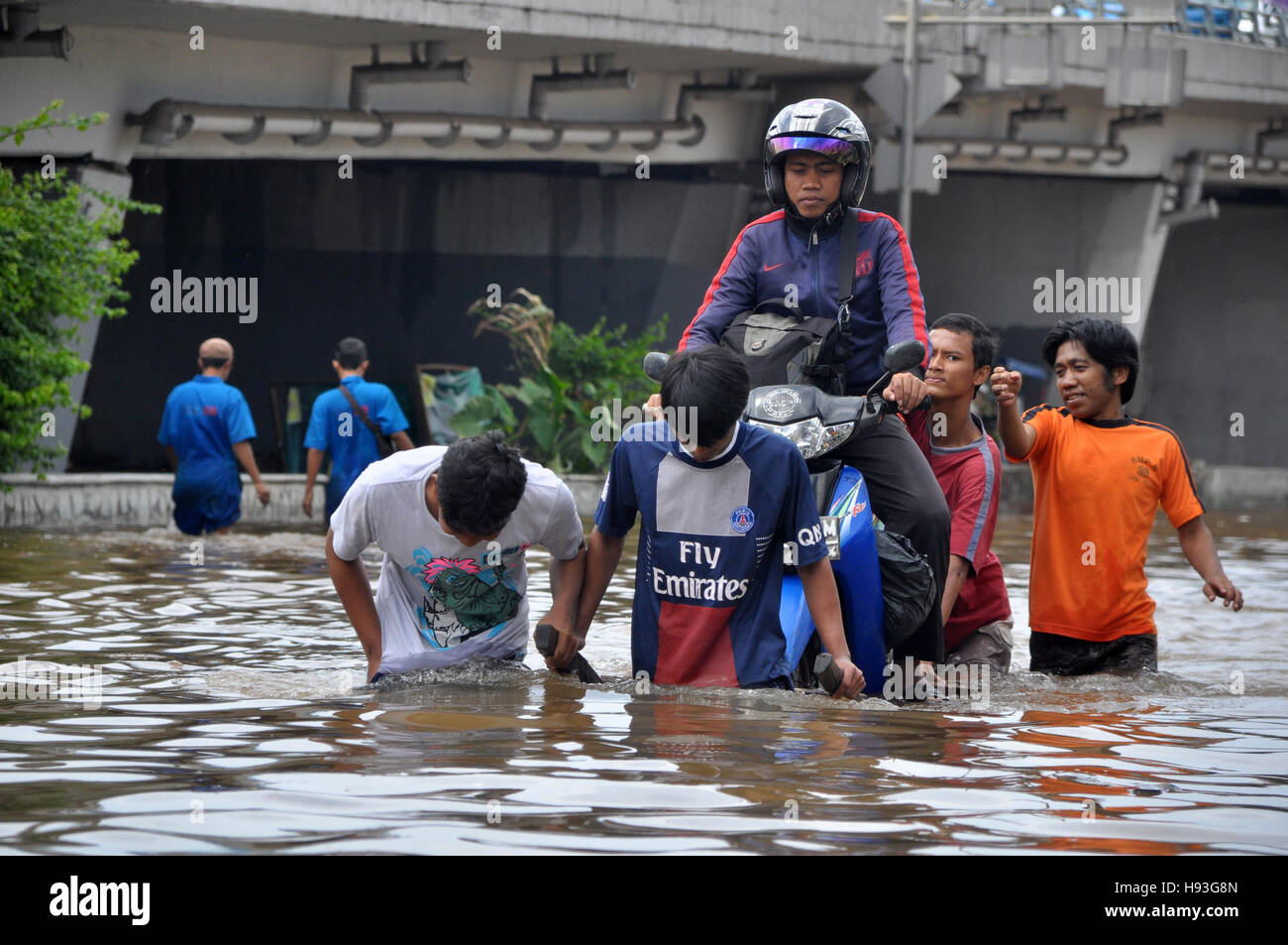 Jakarta indonesia river people hi-res stock photography and images - Alamy