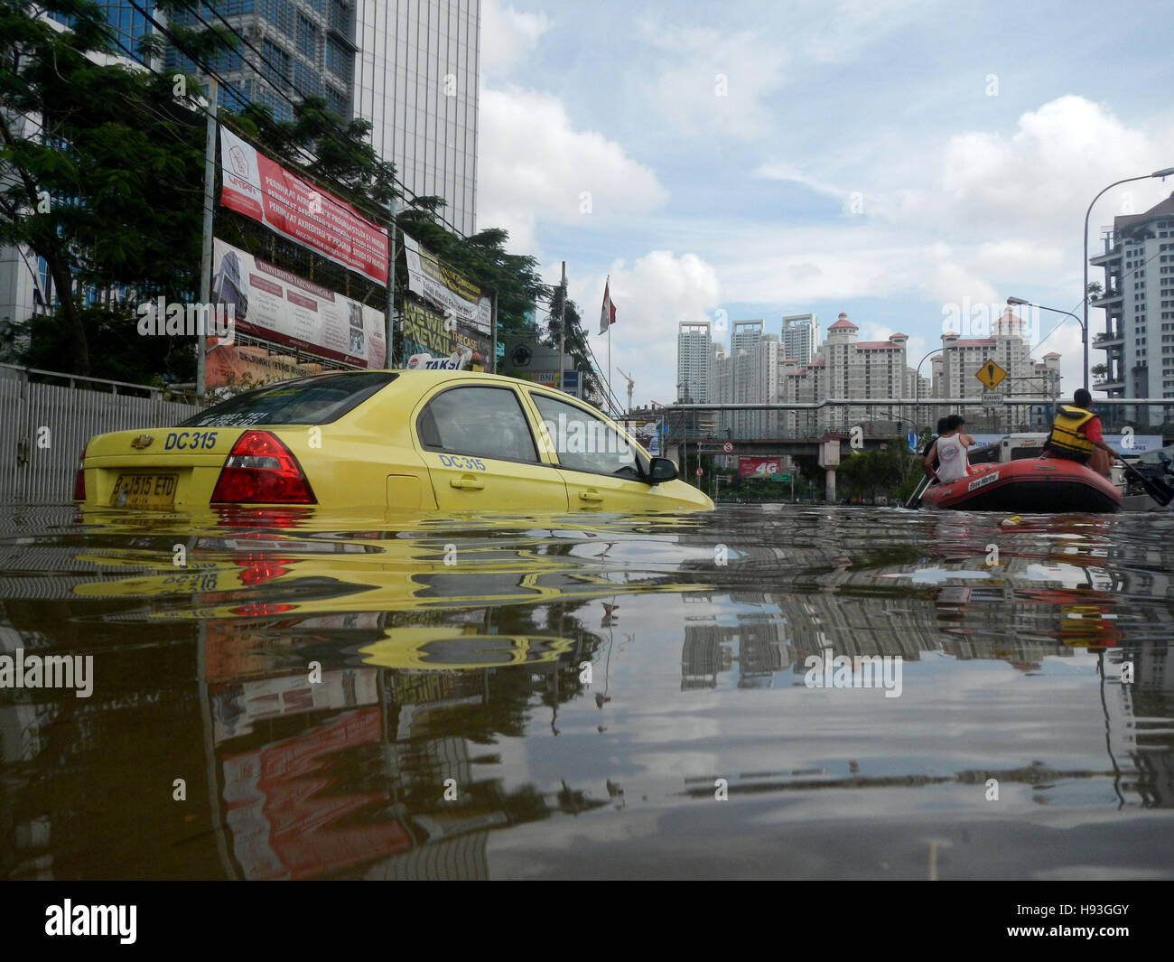 Jakarta indonesia river people hi-res stock photography and images - Alamy