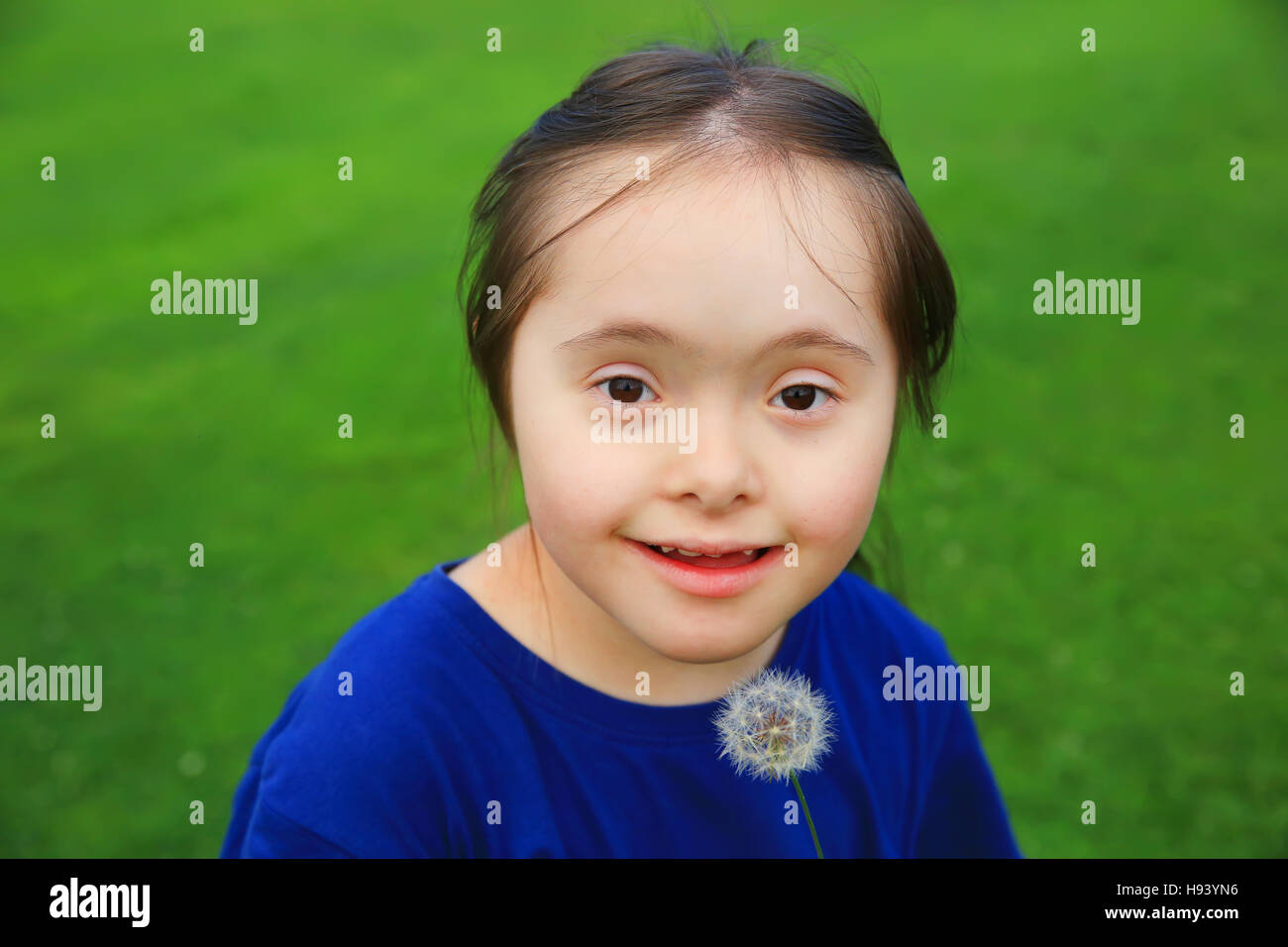 Little girl with dandelion Stock Photo - Alamy