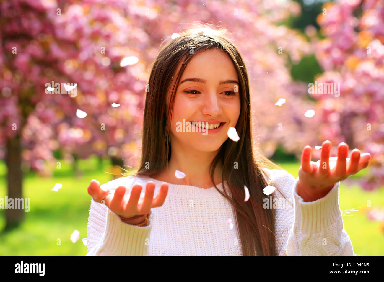 Happy beautiful young teenage girl in blossom park Stock Photo - Alamy