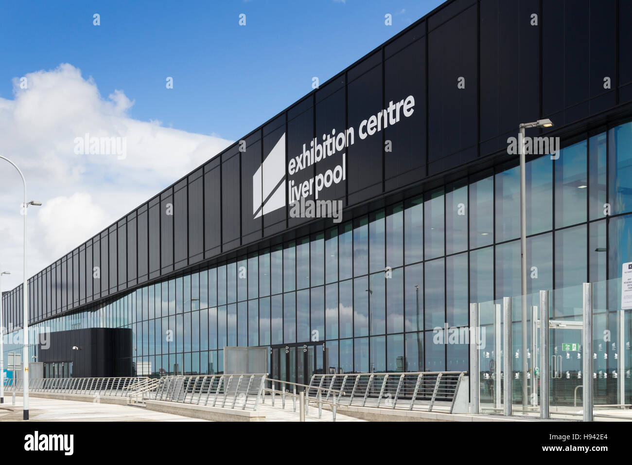 Liverpool Exhibition Centre on Kings Dock Liverpool waterfront, not far from sister venues BT Convention Centre and Echo Arena. Stock Photo