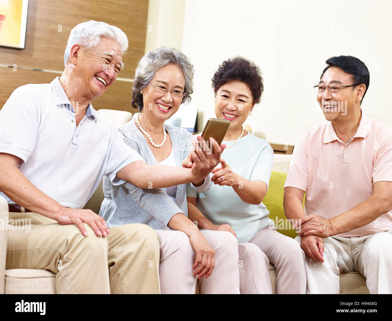 Retired chinese men and women hi-res stock photography and images - Alamy