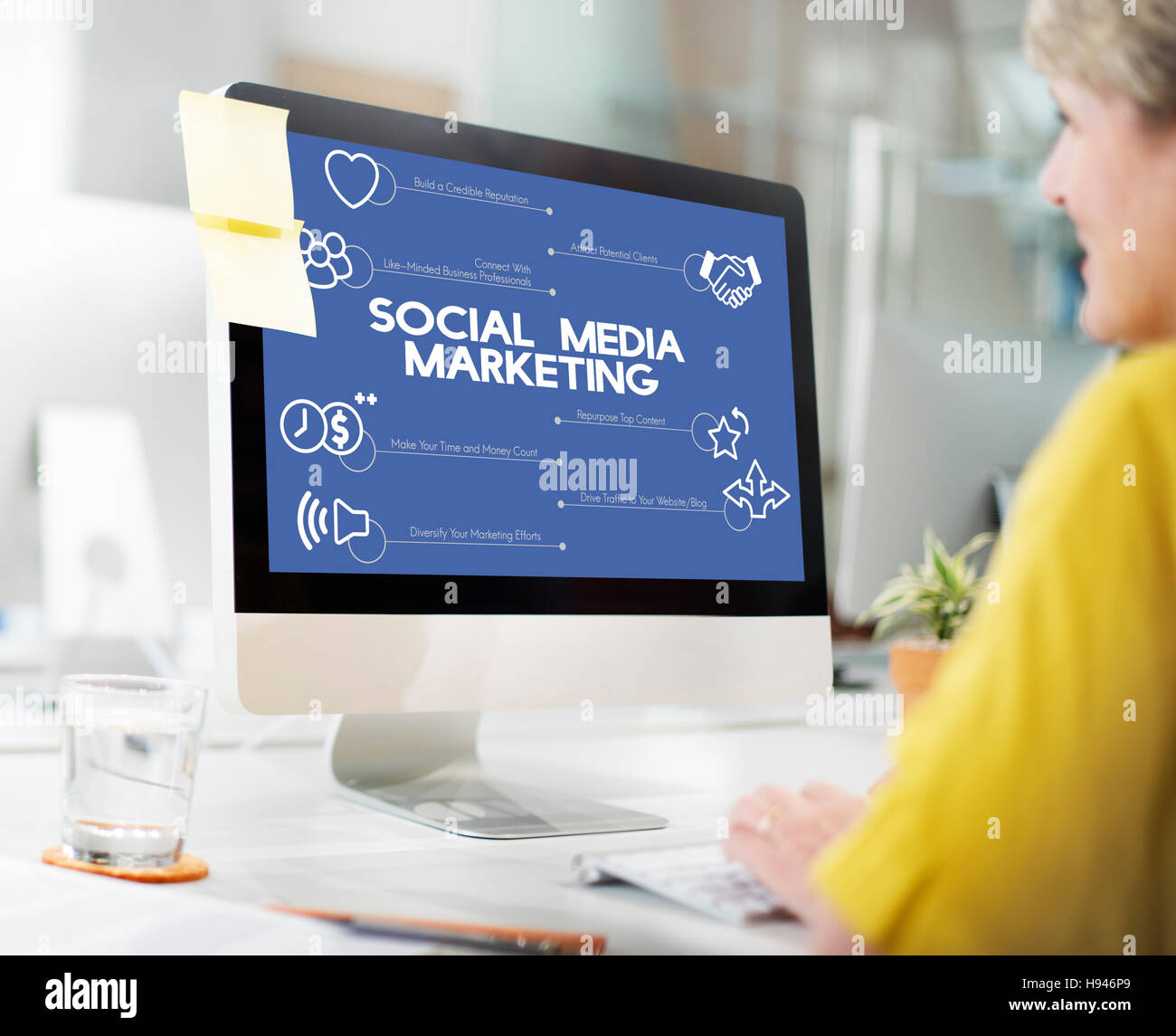Email administration hi-res stock photography and images - Alamy