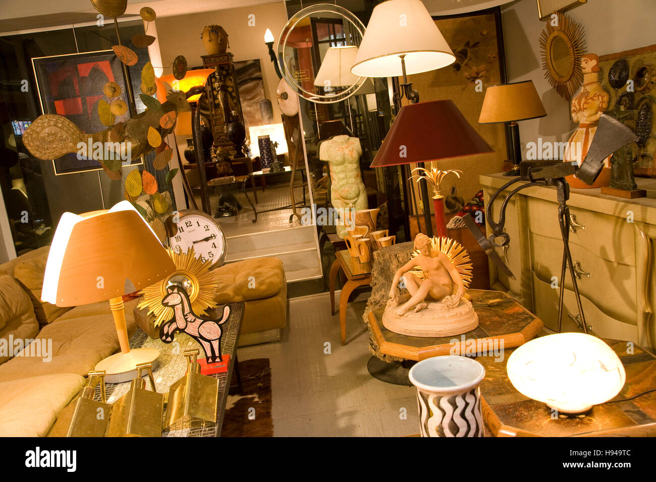 Antique shops in france hires stock photography and images Alamy