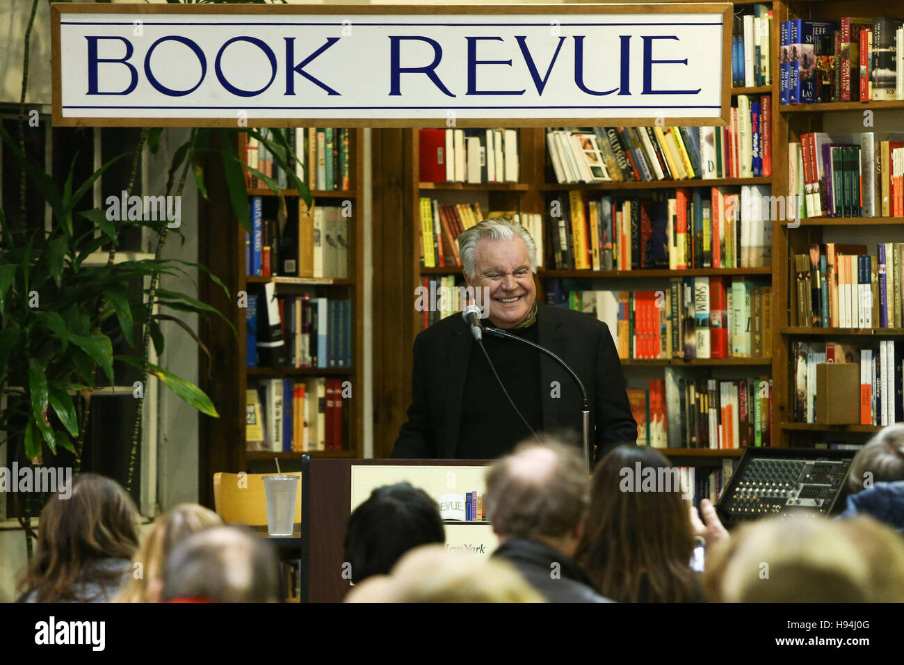 HUNTINGTON-NOV 15: Actor Robert Wagner signs copies of his book "I Loved Her In The Movies" on November 15, 2016 at Book Revue in Huntington, New York Stock Photo