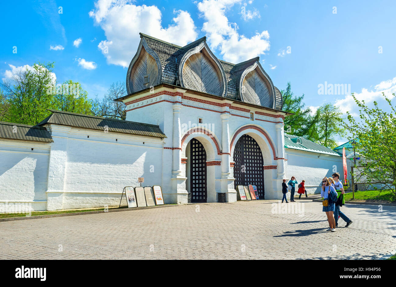 The white Spassky Rear Gate with the figured wooden roof leads to the Kolomenskoye Royal Estate Stock Photo