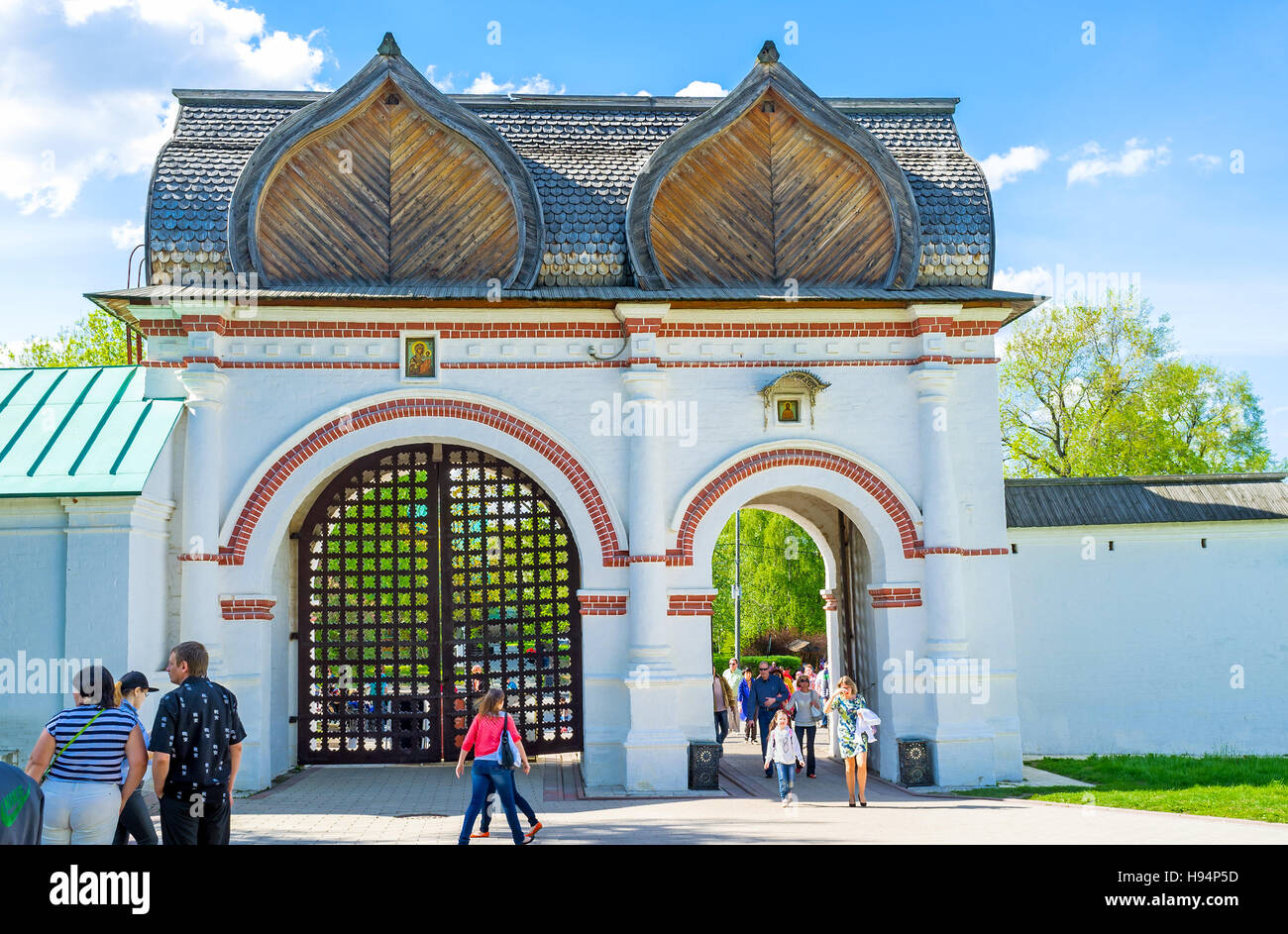 The tourists walks through the Spassky Rear Gate, leading to the Kolomenskoye Royal Estate Stock Photo