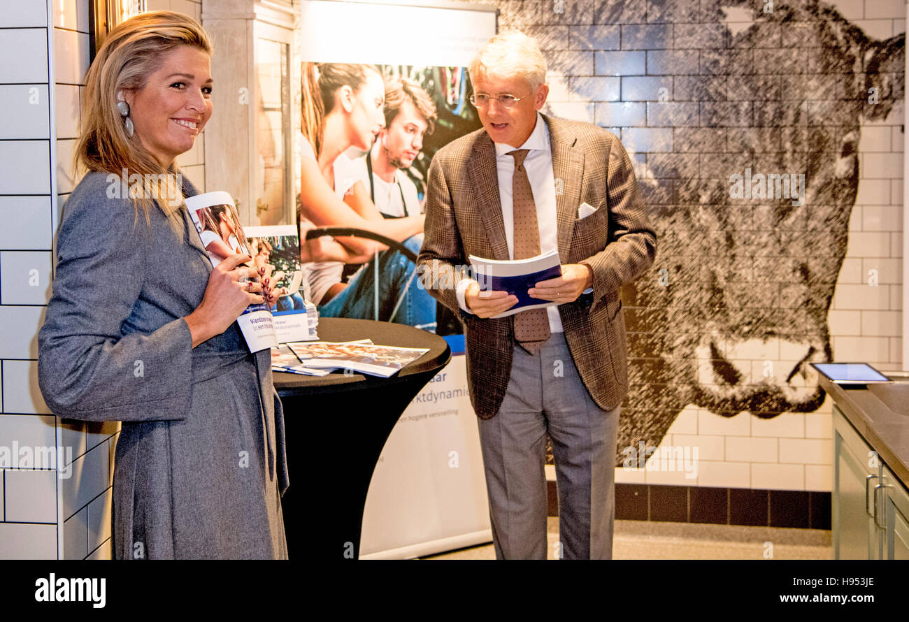 Voorschoten, The Netherlands. 18th Nov, 2016. Queen Maxima of The Netherlands attends the presentation of the annual report 2016 'State of the SME's of the Dutch committee for Entrepreneurship and Finance at the day of Entrepreneurship in Voorschoten, The Netherlands, 18 November 2016. The presentation takes place at butchery van Eijk in Voorchoten, this family company shows innovative entrepreneurship for years. Photo: Patrick van Katwijk/ POINT DE VUE OUT - NO WIRE SERVICE -/dpa/Alamy Live News Stock Photo