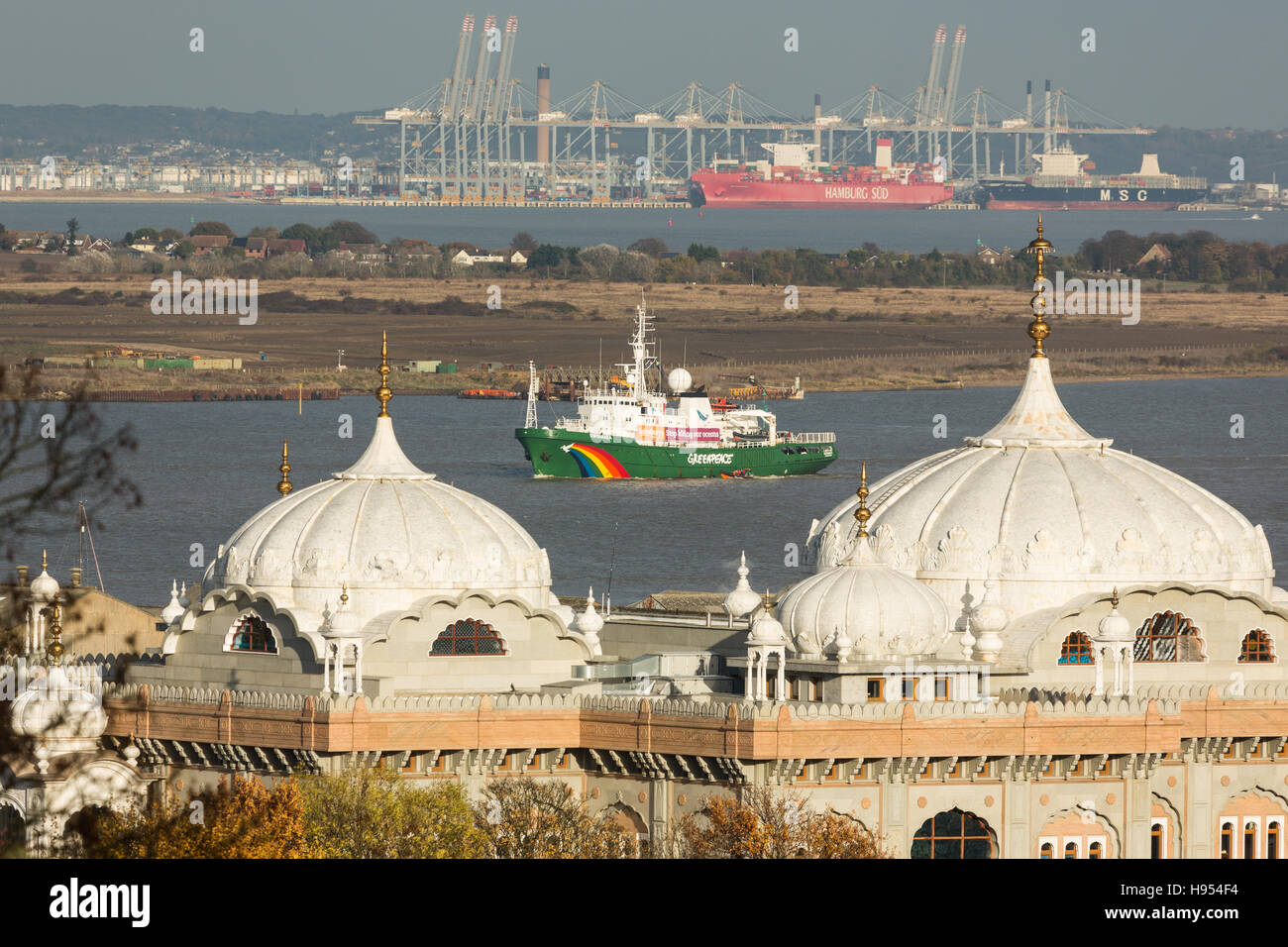 Gravesend, Kent, UK. 18th Nov, 2016. Greenpeace ship Esperanza pictured sailing past Gravesend today on her way to London bearing a banner protesting against Sainsbury's stocking unsustainably-caught Tuna. Credit:  Rob Powell/Alamy Live News Stock Photo