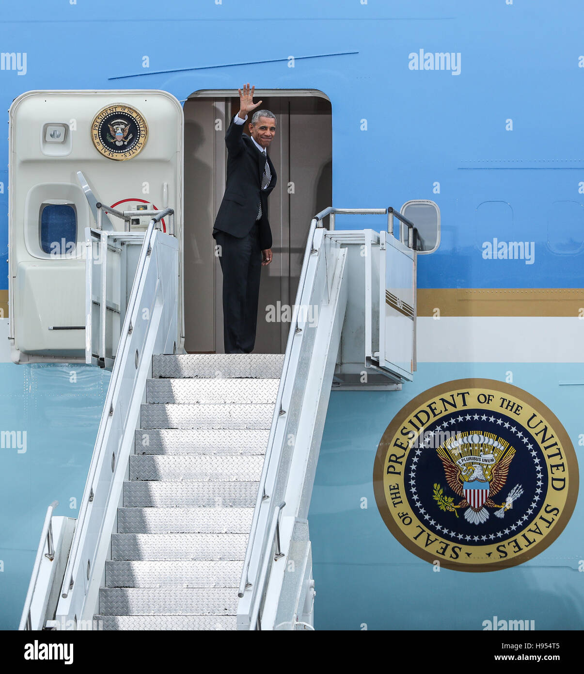 Berlin, Germany. 18th Nov, 2016. U.S. President Barack Obama waves as he boards Air Force One for departure at Tegel Airport in Berlin, capital of Germany, on Nov. 18, 2016. U.S. President Barack Obama left Berlin on Friday, ending his last visit to Germany and Europe during his term of office. Credit:  Shan Yuqi/Xinhua/Alamy Live News Stock Photo