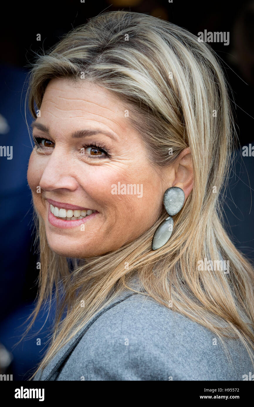 Voorschoten, The Netherlands. 18th Nov, 2016. Queen Maxima of The Netherlands attends the presentation of the annual report 2016 'State of the SME's of the Dutch committee for Entrepreneurship and Finance at the day of Entrepreneurship in Voorschoten, The Netherlands, 18 November 2016. The presentation takes place at butchery van Eijk in Voorchoten, this family company shows innovative entrepreneurship for years. Photo: Patrick van Katwijk/ POINT DE VUE OUT - NO WIRE SERVICE -/dpa/Alamy Live News Stock Photo
