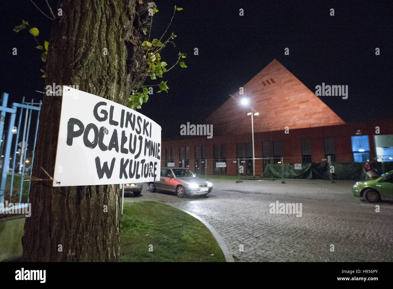 Gdansk, Poland. 18th Nov, 2016. Outside the 2nd World War Museum building place unknown person hang a plaque with slogan - ' Glinski kiss my culture' adressed to the Minister of Culture Piotr Glinski. Minister Glinski wants to lead to the elimination of the newly established museum of World War II, change the museum director, and connect it to another museum, corresponding to the nationalistic - Catholic vision of government Credit:  Michal Fludra/Alamy Live News Stock Photo