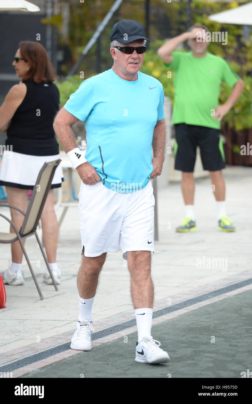 Boca Raton. 18th Nov, 2016. Alan Thicke attends the Chris Evert-Raymond James Pro Celebrity Tennis Classic held at the Boca Raton Resort & Club on November 18, 2016 in Boca Raton, Florida. Credit:  Mpi04/Media Punch/Alamy Live News Stock Photo