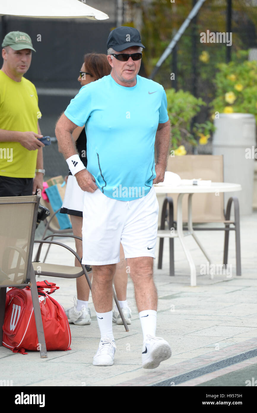 Boca Raton. 18th Nov, 2016. Alan Thicke attends the Chris Evert-Raymond James Pro Celebrity Tennis Classic held at the Boca Raton Resort & Club on November 18, 2016 in Boca Raton, Florida. Credit:  Mpi04/Media Punch/Alamy Live News Stock Photo