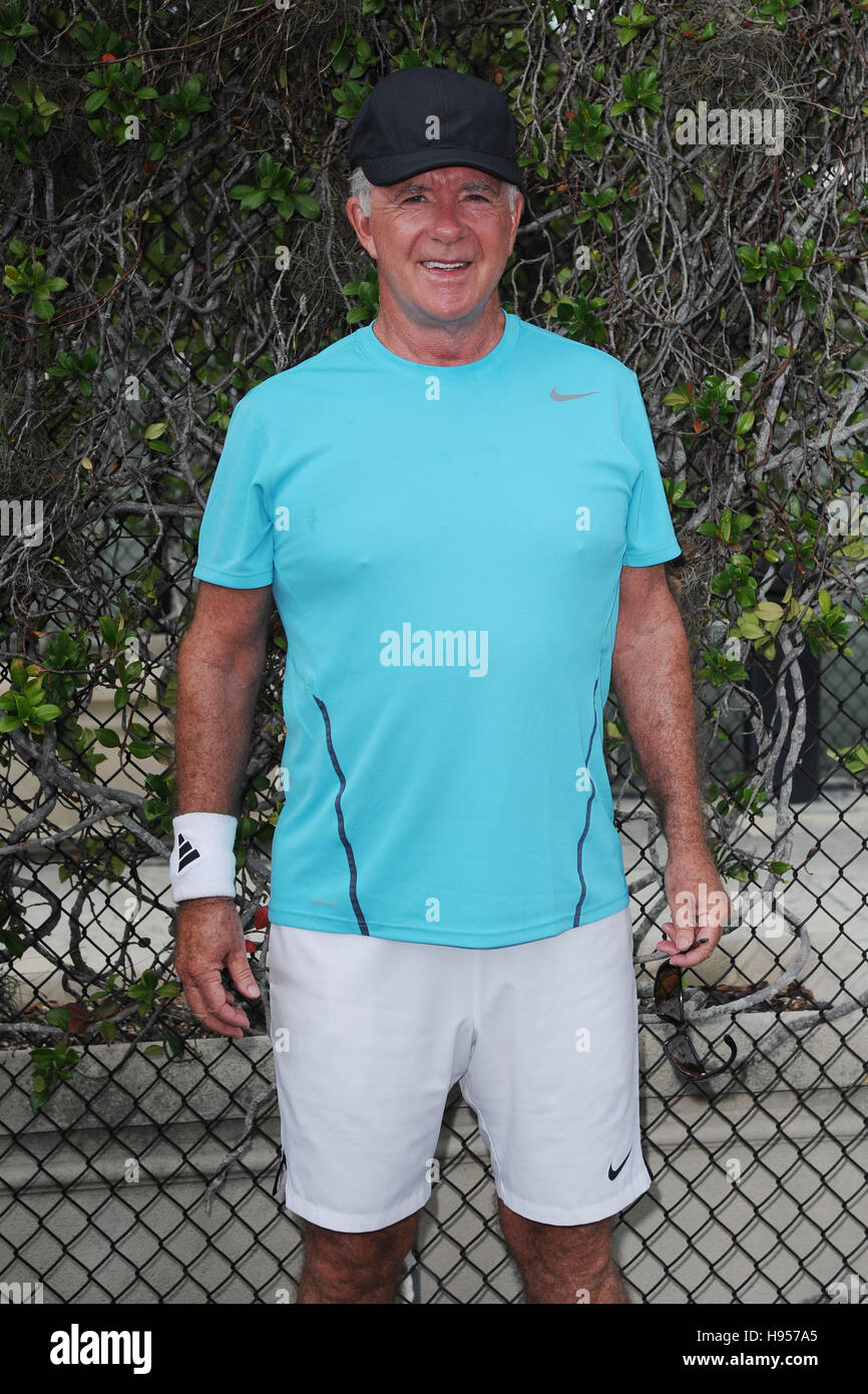 Boca Raton. 18th Nov, 2016. Alan Thicke attends the Chris Evert-Raymond James Pro Celebrity Tennis Classic held at the Boca Raton Resort & Club on November 18, 2016 in Boca Raton, Florida. Credit:  Mpi04/Media Punch/Alamy Live News Stock Photo