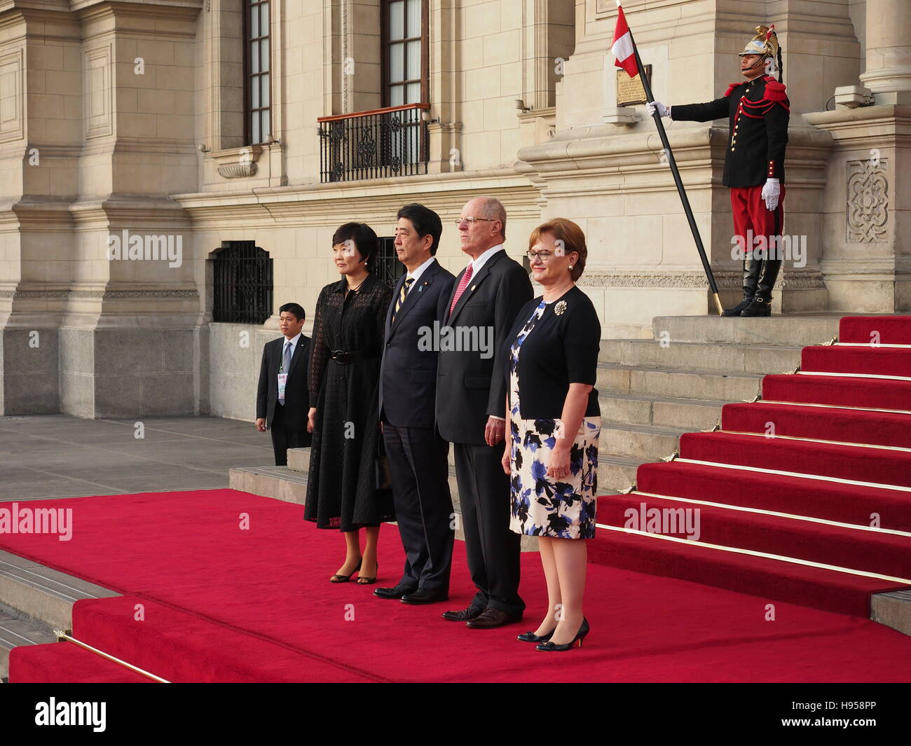 Lima, Peru. 18 November, 2016. Prime Minister of Japan, Shinzo Abe, arrived to Peru on an official visit within the framework of APEC 2016. The Prime Minister was received by the President of Peru, Pedro Pablo Kuczynski, and participated in a series of activities, such as the signing of bilateral agreements in communications (c) Carlos Garcia Granthon/Fotoholica/Alamy Live News Stock Photo