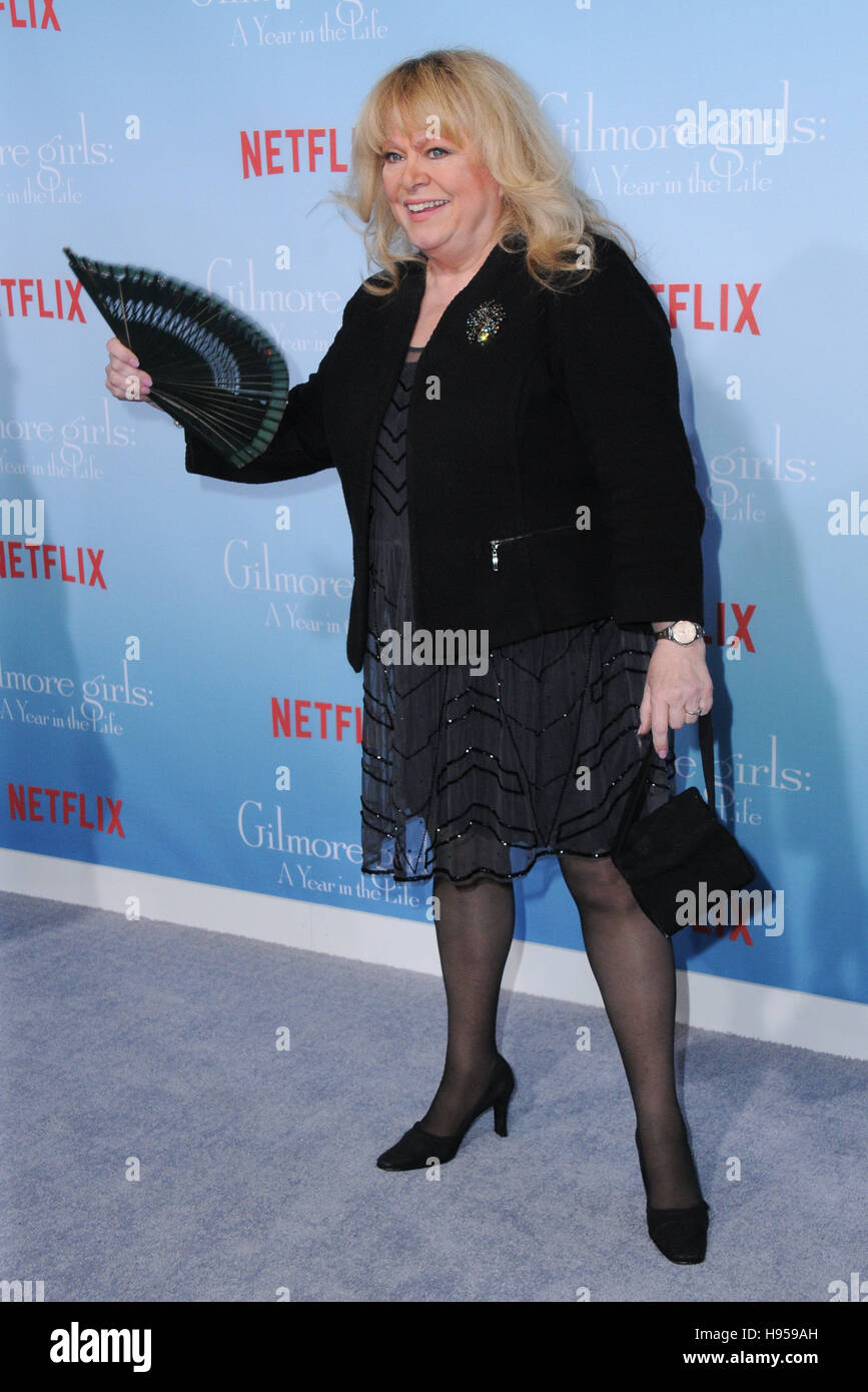 Sally struthers gilmore girls hi res stock photography and images Alamy Sally struthers gilmore girls hi res stock photography and images Alamy