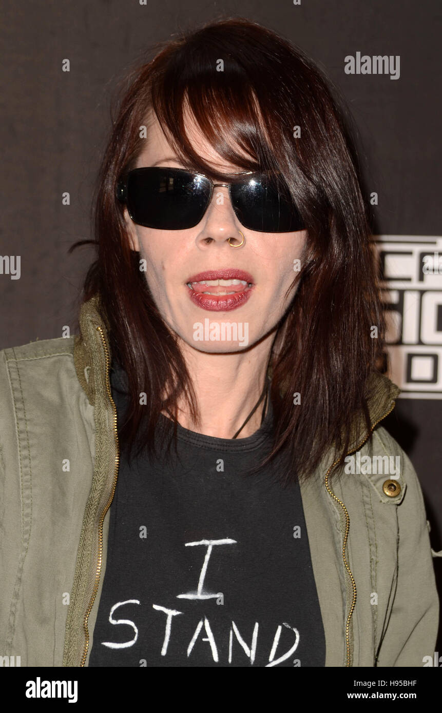 Los Angeles, California, USA. 18th Nov, 2016. Fairuza Balk at Westwood One Backstage at the American Music Awards at the L.A. Live Event Deck in Los Angeles, CA on November 18, 2016. Credit: David Edwards/MediaPunch © MediaPunch Inc/Alamy Live News Stock Photo