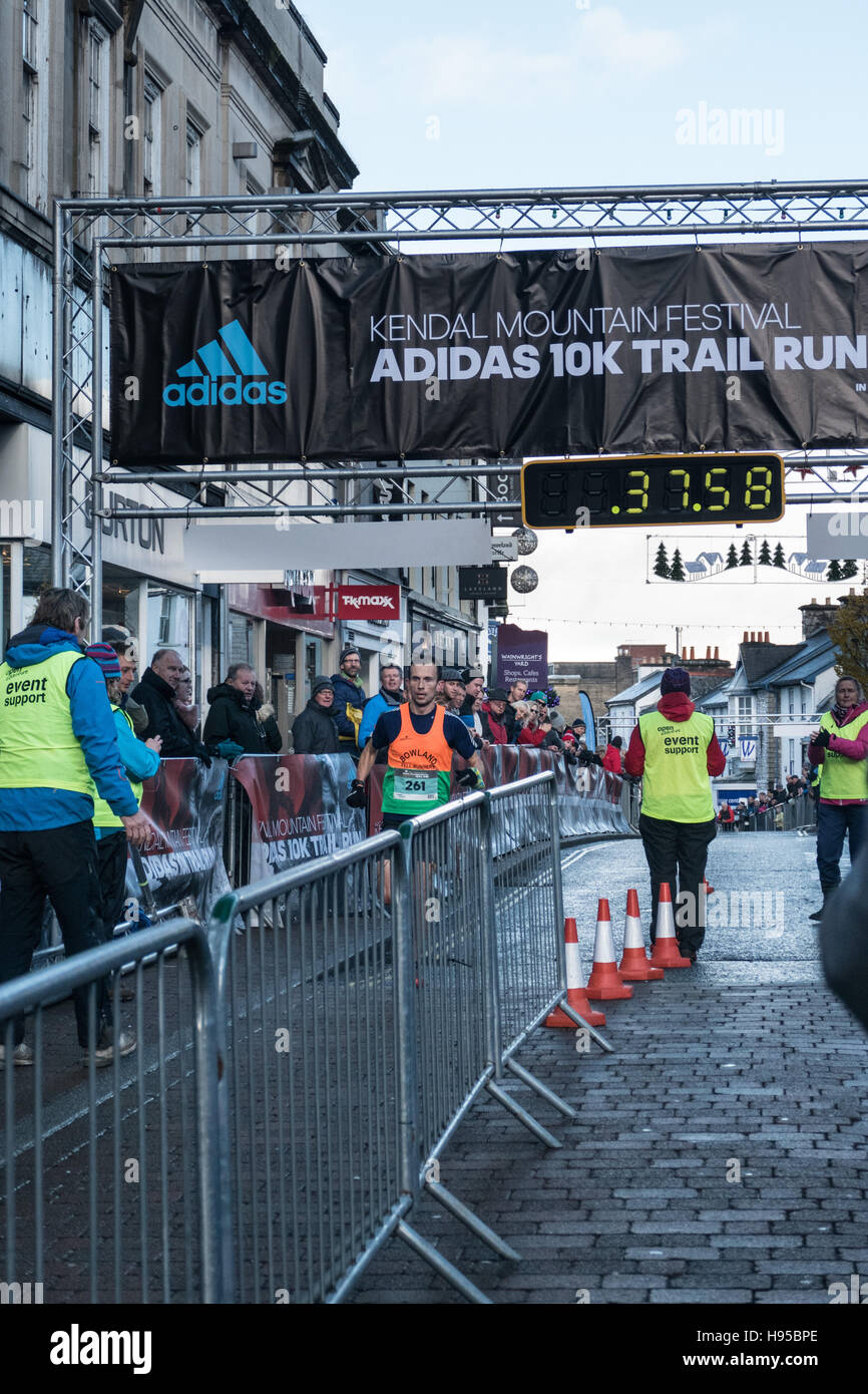 Kendal Cumbria UK, 19th November 2016,Sport news, Kendal mountain festival 10k trail run gets under way. A packed Kendal watches on as the first home in the mens race is Chris Arthur.copyright Gary Telford/Alamy live news Stock Photo