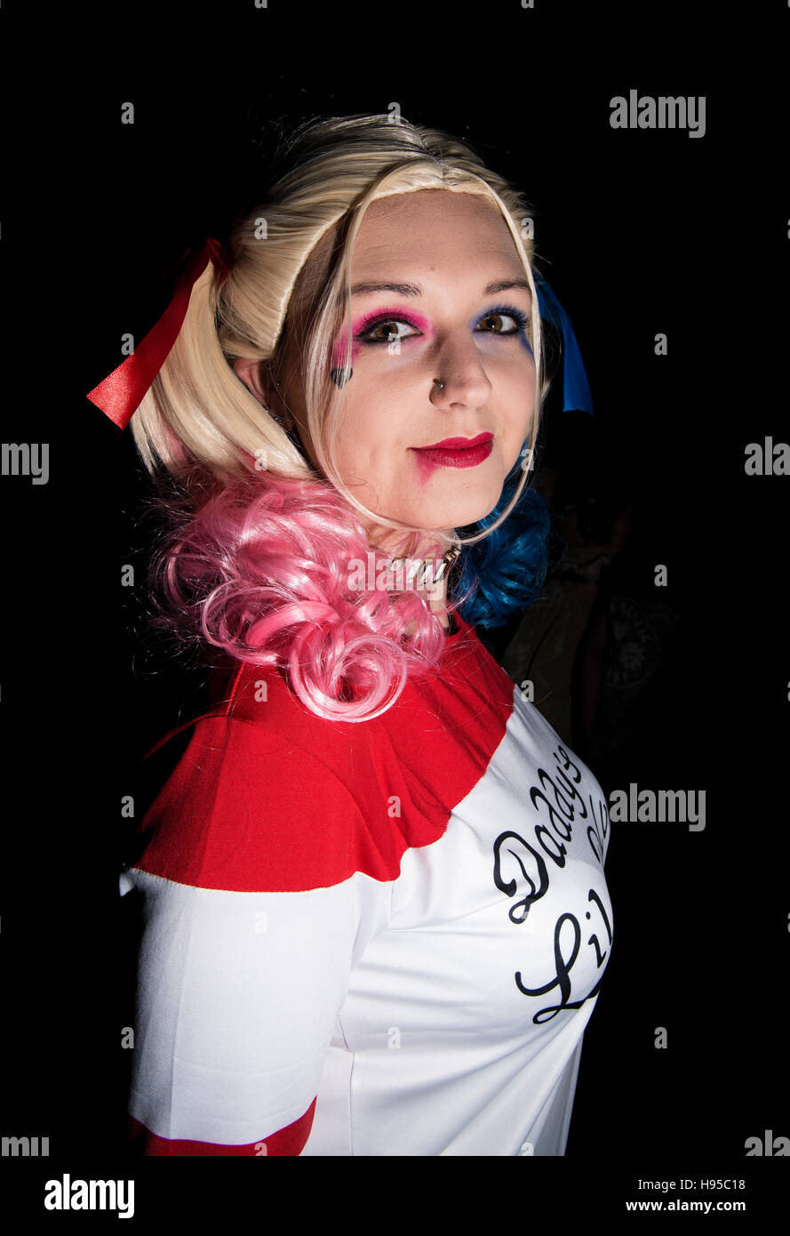Birmingham, UK. 19th Nov, 2016. Comic Con opens at the Birmingham NEC. Visitors arrive in costume to meet friends and re-enact scenes from their favourite films and comic books. This woman dresses as Suicide Squad character Harley Quinn. Credit:  Richard Grange/Alamy Live News Stock Photo