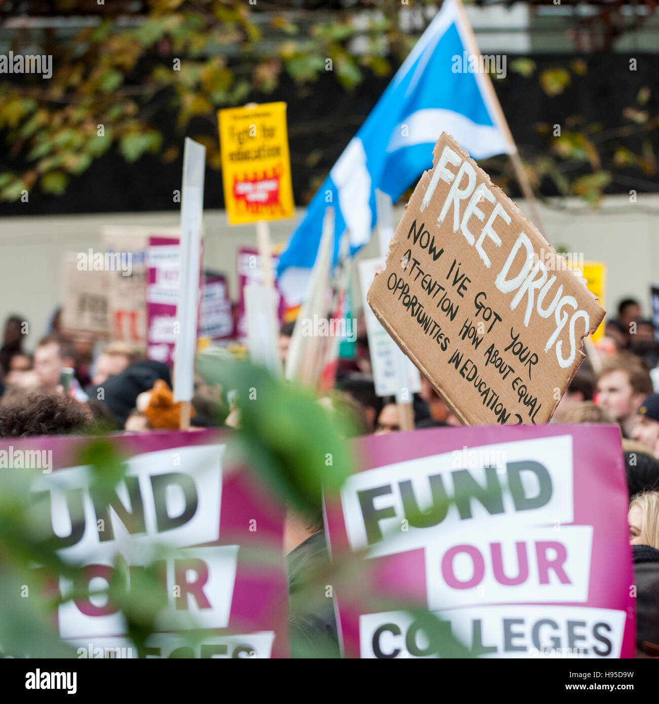london-uk-19th-nov-2016-thousands-of-students-carrying-placards-and