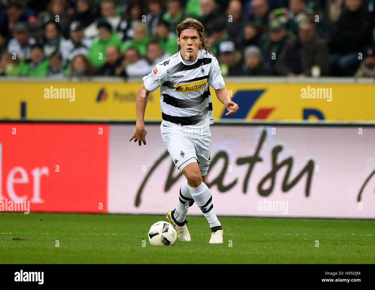 Vestergaard Moenchengladbach, Germany. 19th Nov, 2016. Moenchengladbach's Jannik ...