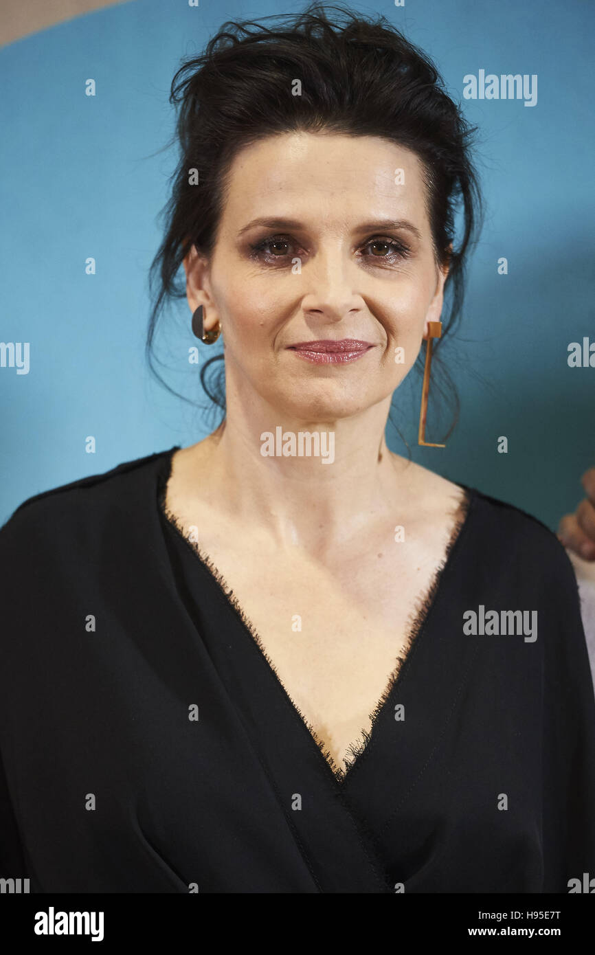Madrid, Spain. 19th Nov, 2016. Juliette Binoche attended 'Women in Action' award to Juliette Binoche photocall at Telefonica Foundation on November 19, 2016 in Madrid Credit:  Jack Abuin/ZUMA Wire/Alamy Live News Stock Photo