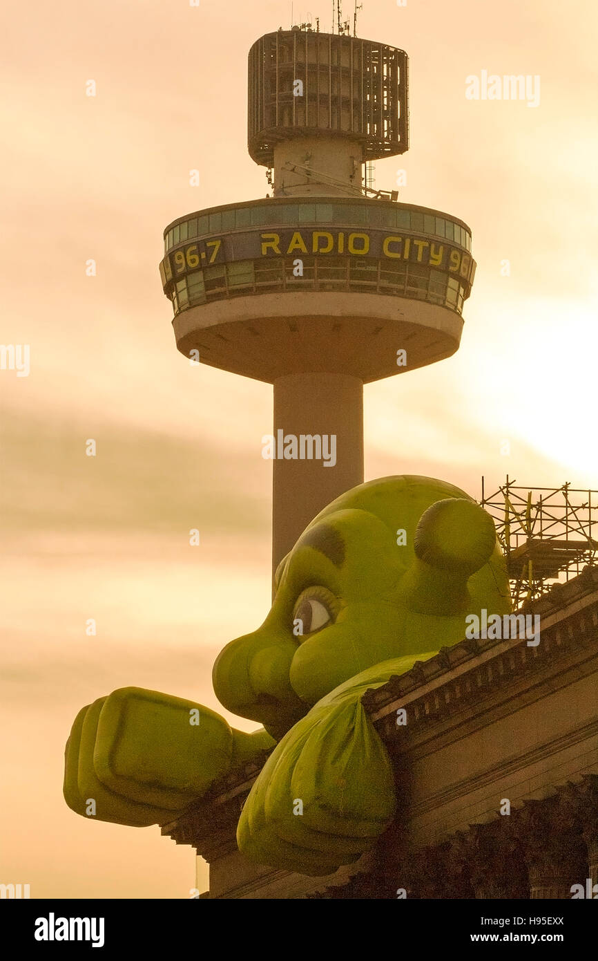 St George's Hall, Liverpool, Merseyside, UK. 19th Nov 2016.  As the sun sets over Liverpool, Shrek keeps an eye on the thousands of shoppers attending this years fabulous Christmas markets.  With the air rich in the warm aroma of mulled wine & muted laughter,  families & couples bought loved ones gifts from the many arts & crafts stalls.  Credit:  Cernan Elias/Alamy Live News Stock Photo