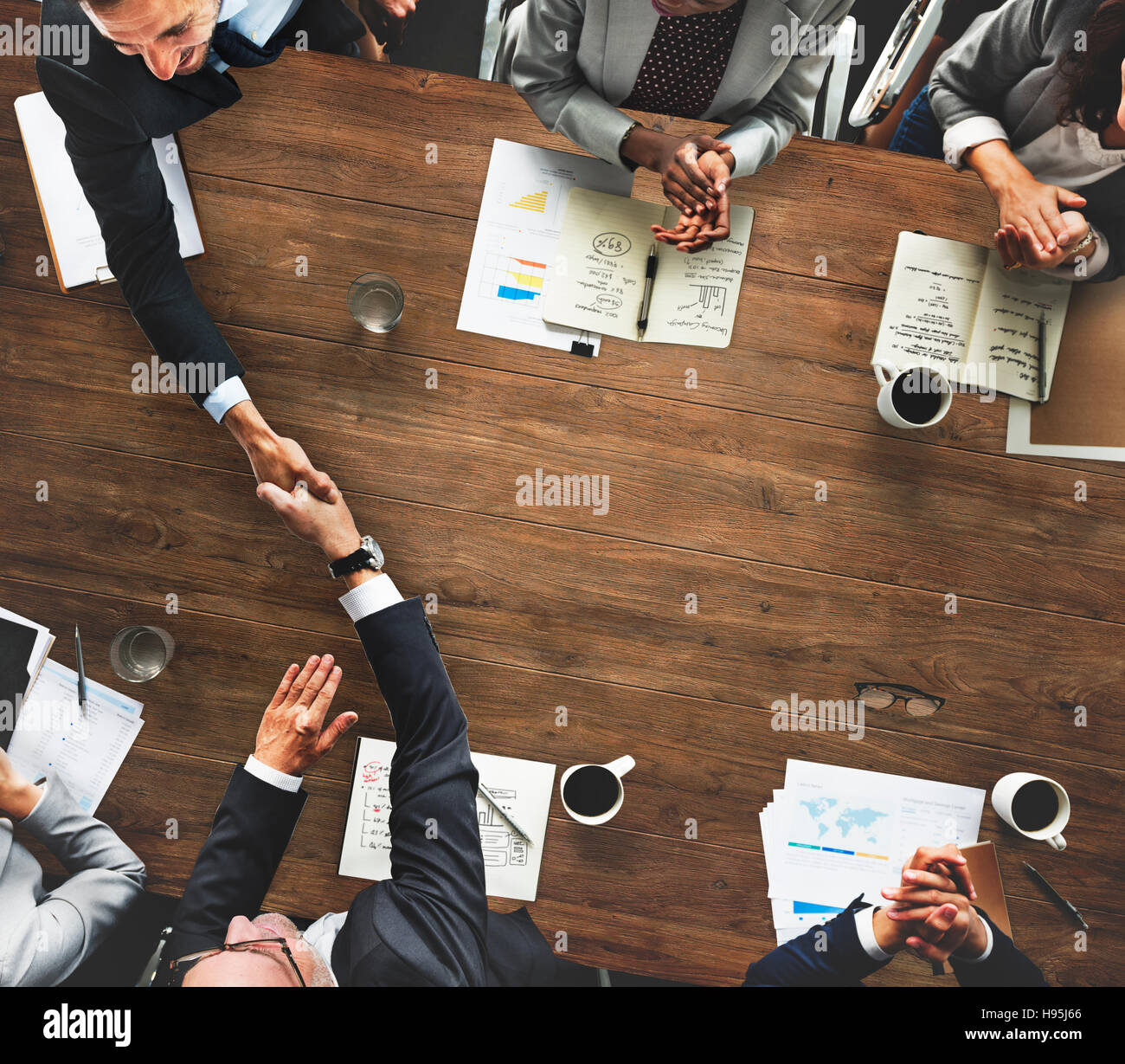 Aerial meeting table handshake hi-res stock photography and images - Alamy