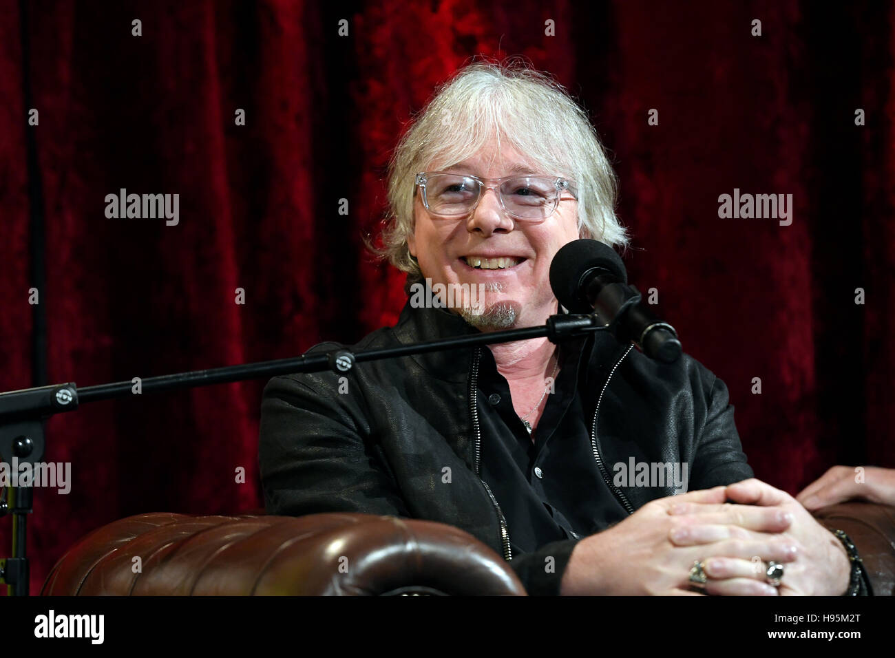 Mike mills r.e.m hires stock photography and images Alamy