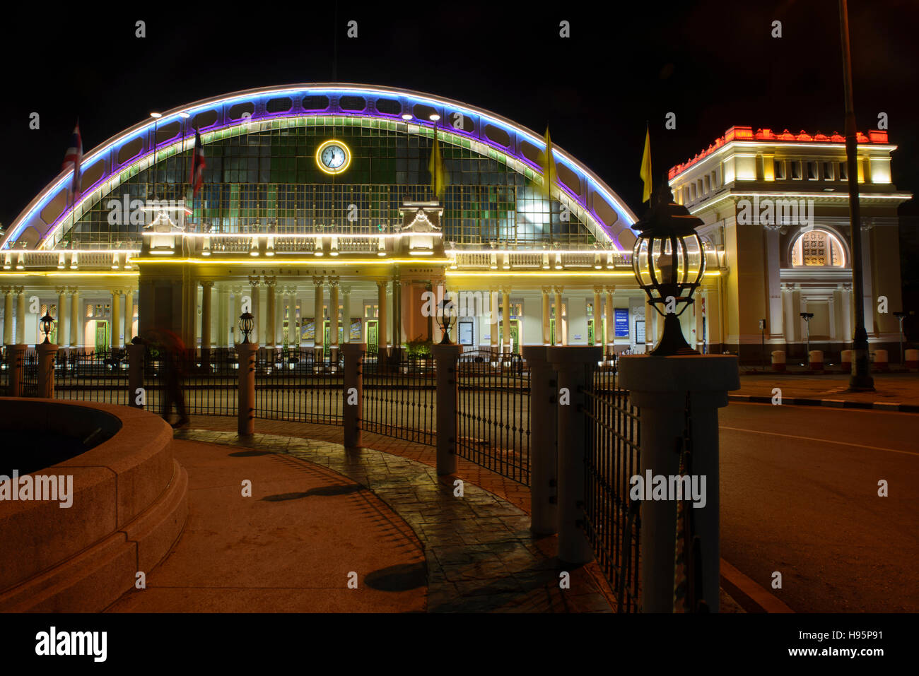 Hualamphong Railway Station at night, Bangkok, Thailand Stock Photo