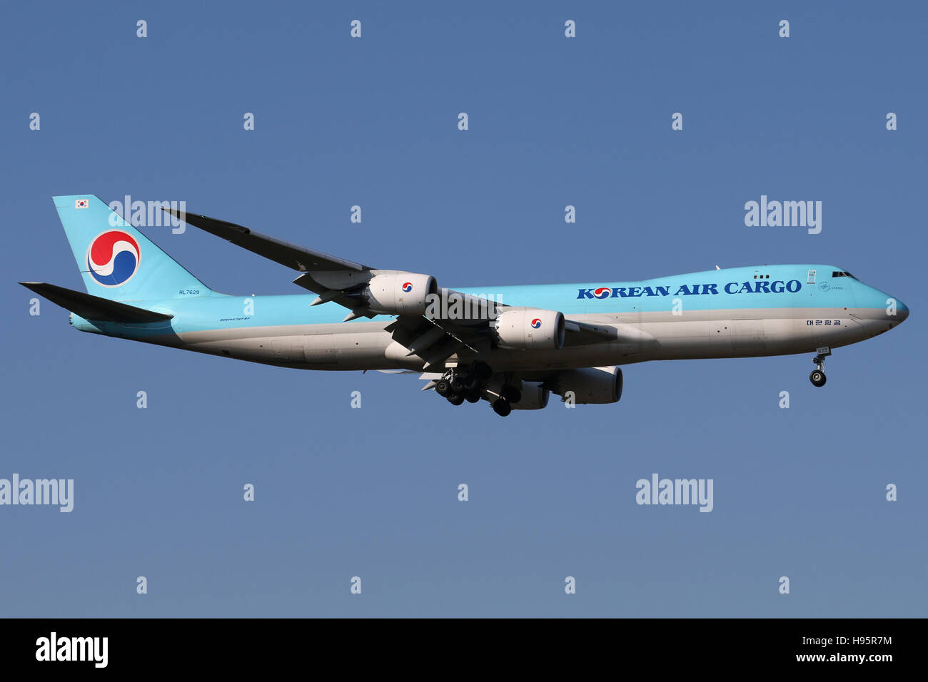 Korean air cargo boeing 747 hi-res stock photography and images