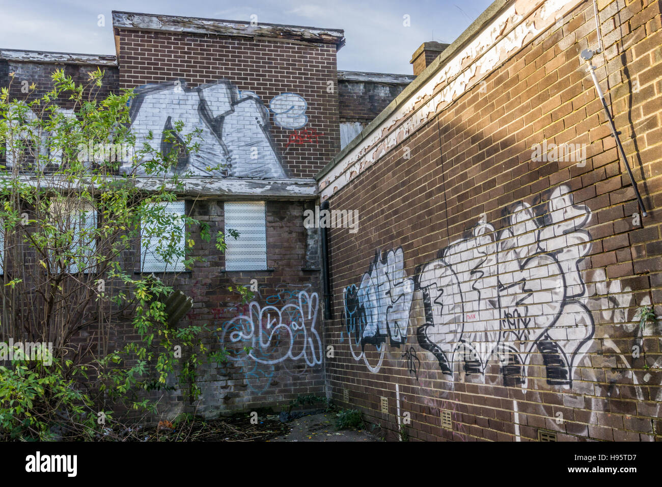 Buildings that are listed for demolition that are on Old Leeds Road