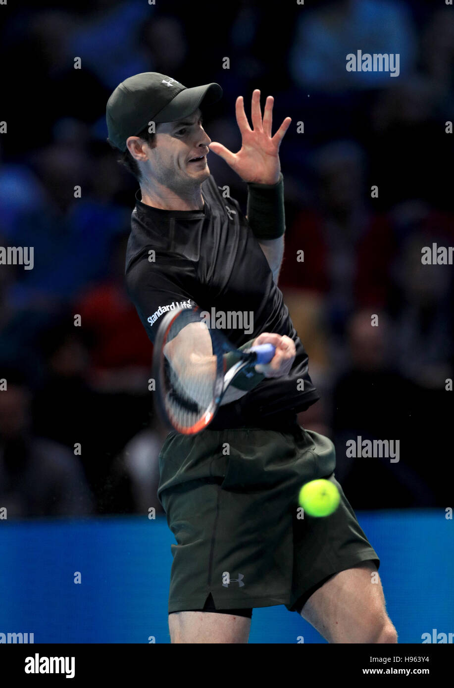 Andy Murray in action in his match with Stan Wawrinka during day six of the Barclays ATP World Tour Finals at The O2, London. PRESS ASSOCIATION Photo. Picture date: Friday November 18, 2016. See PA story TENNIS London. Photo credit should read: Adam Davy/PA Wire. Stock Photo