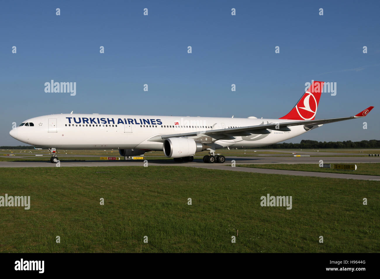 Munich, Germany - August 08, 2016: Turkish Airlines, Airbus A330-300 at  Munich Airport Stock Photo - Alamy