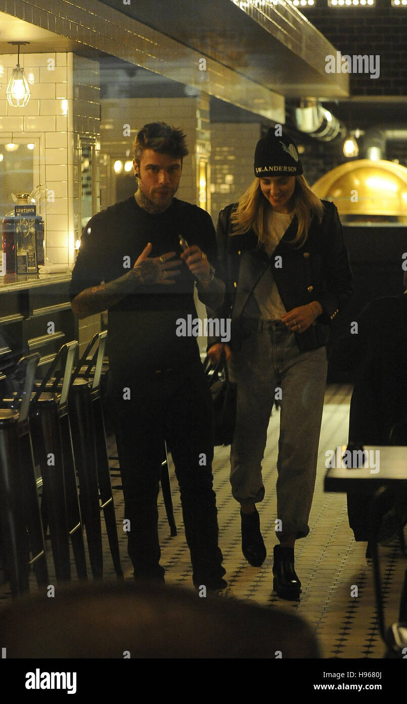 Chiara Ferragni and Fedez have dinner in the Brera district before 
