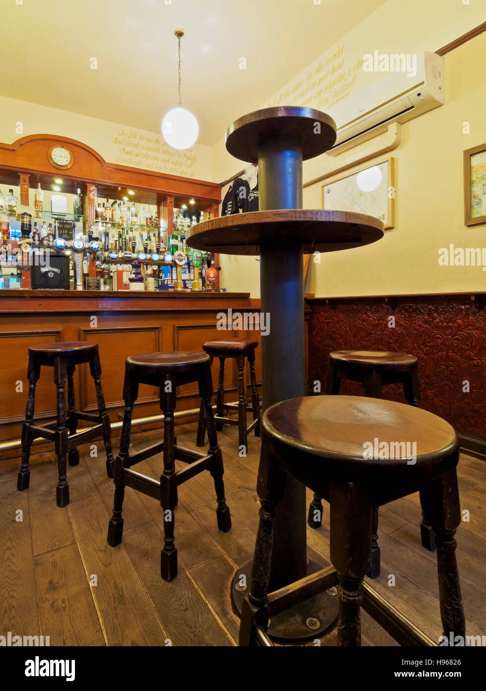 UK, Scotland, Lothian, Edinburgh, Interior view of the Royal Oak Pub. Stock Photo