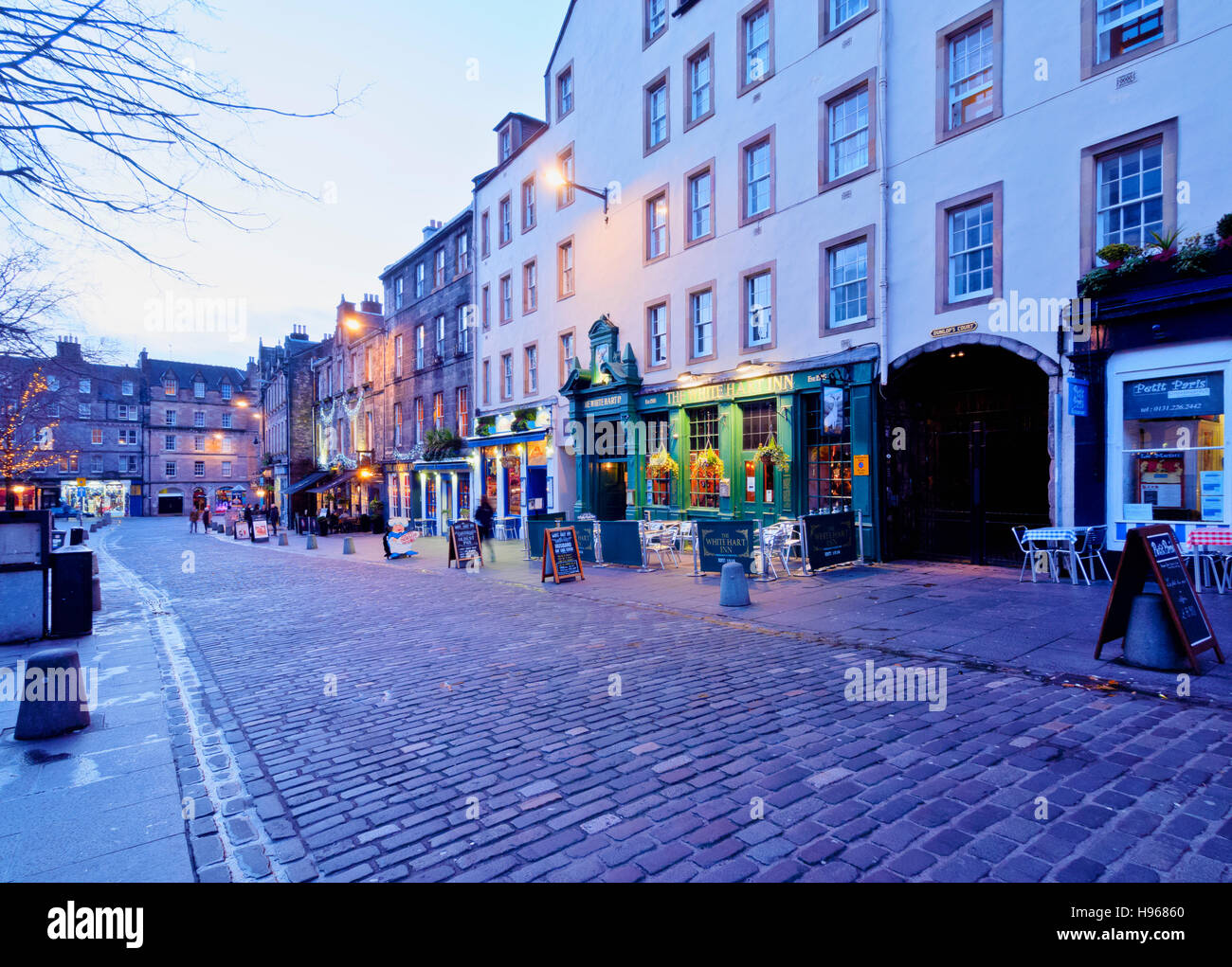 UK, Scotland, Lothian, Edinburgh, Twilight view of the Grassmarket Square. Stock Photo