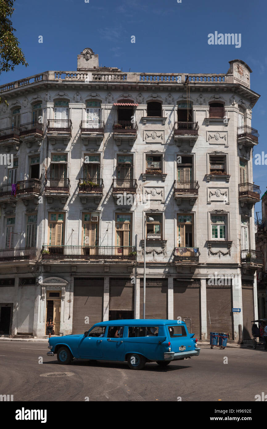 Cuban vintage car and building Stock Photo